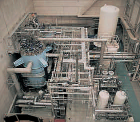LHDに用いられているヘリウム液化冷凍システム（国内最大）